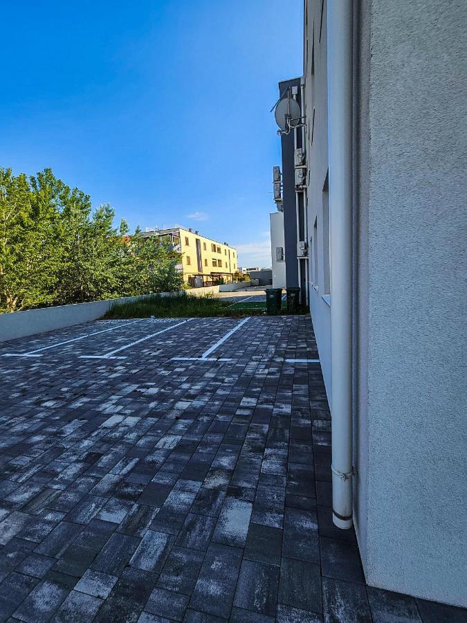 Aenona Beach Apartment Nin Bagian luar foto
