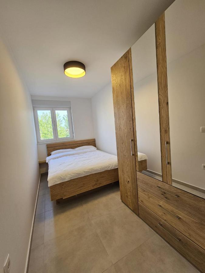 Aenona Beach Apartment Nin Bagian luar foto