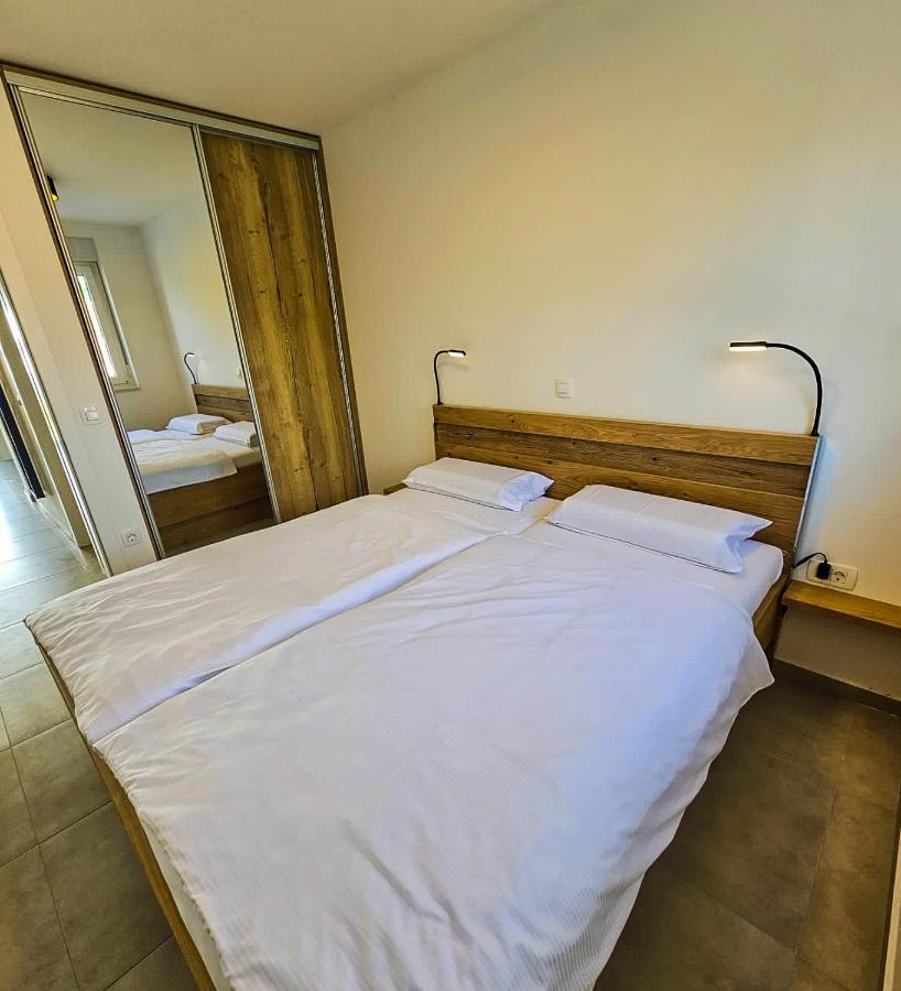 Aenona Beach Apartment Nin Bagian luar foto